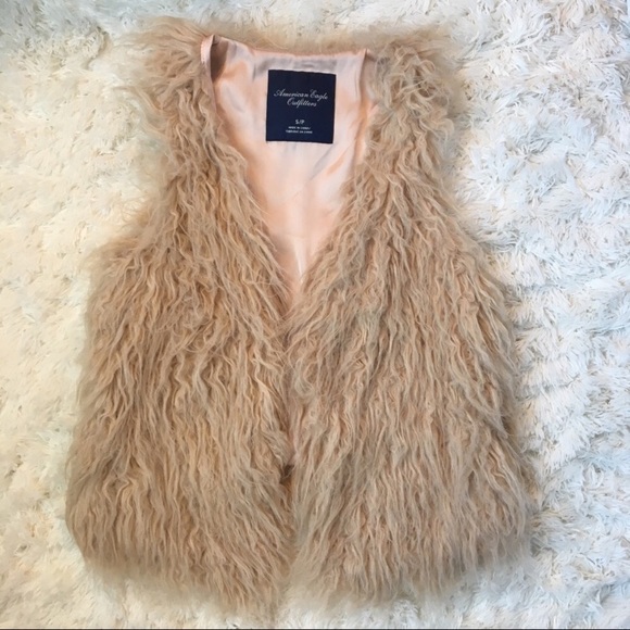 American Eagle Faux fur vest- small - Picture 1 of 7